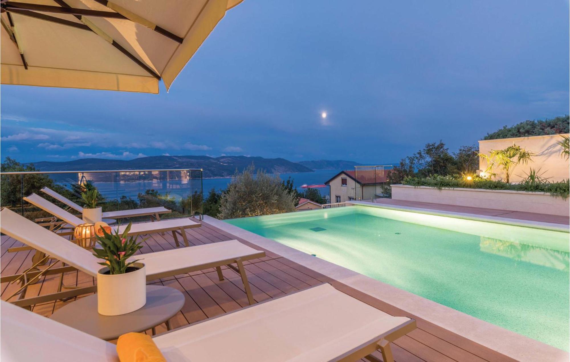 Nice Apartment In Plomin With Jacuzzi Exterior photo