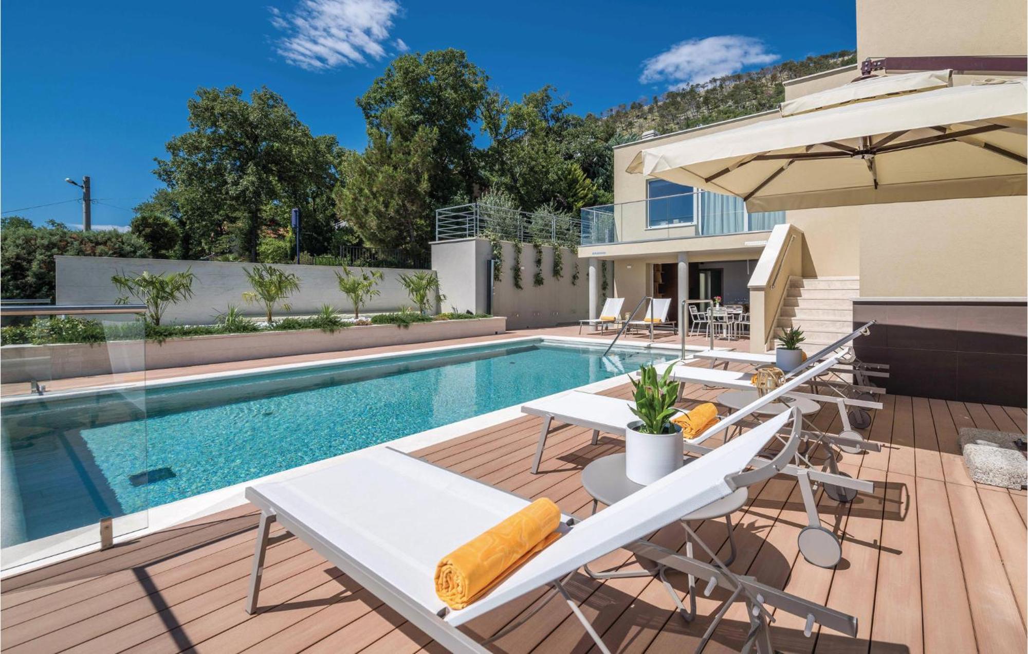 Nice Apartment In Plomin With Jacuzzi Exterior photo