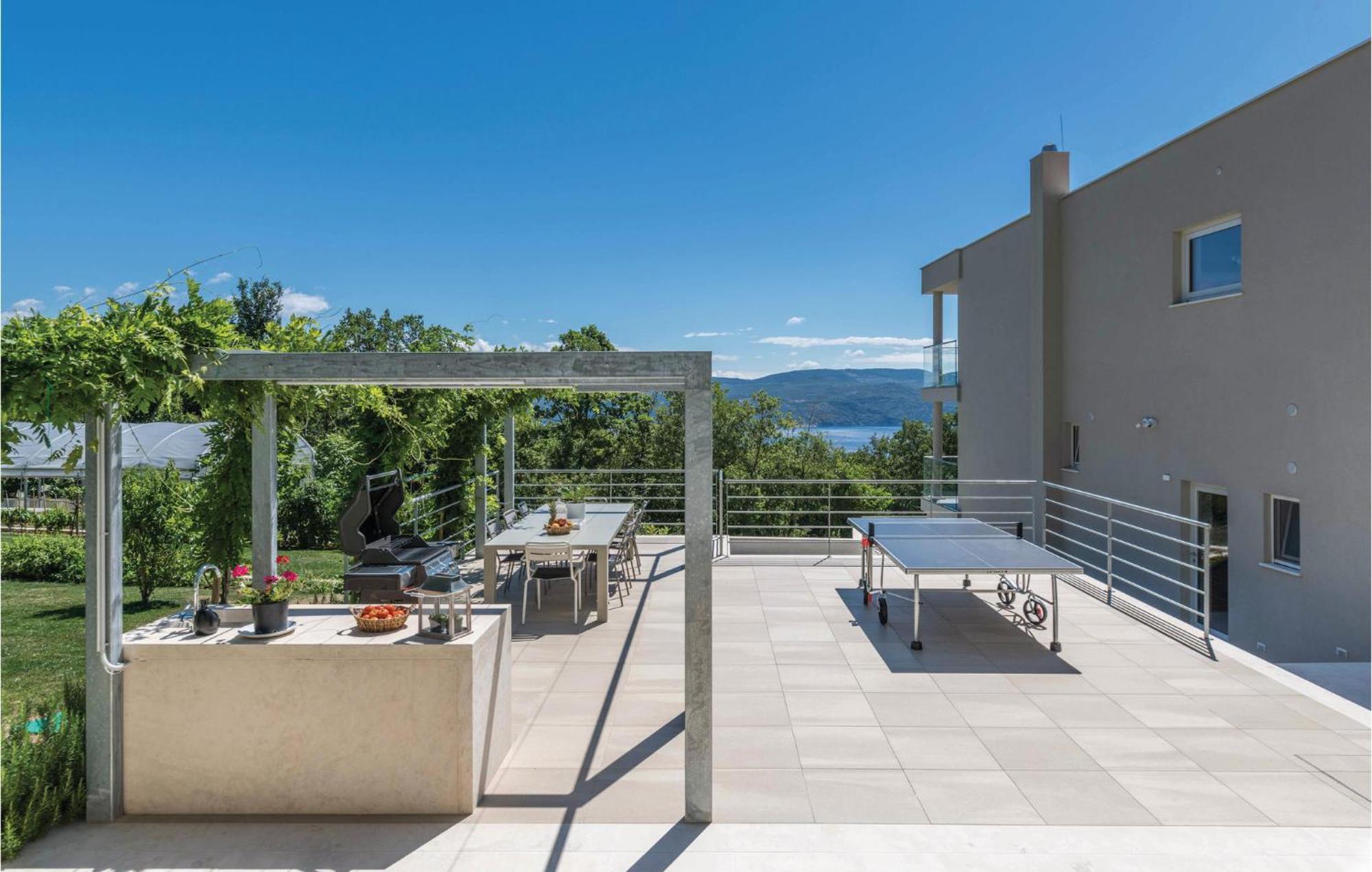 Nice Apartment In Plomin With Jacuzzi Exterior photo