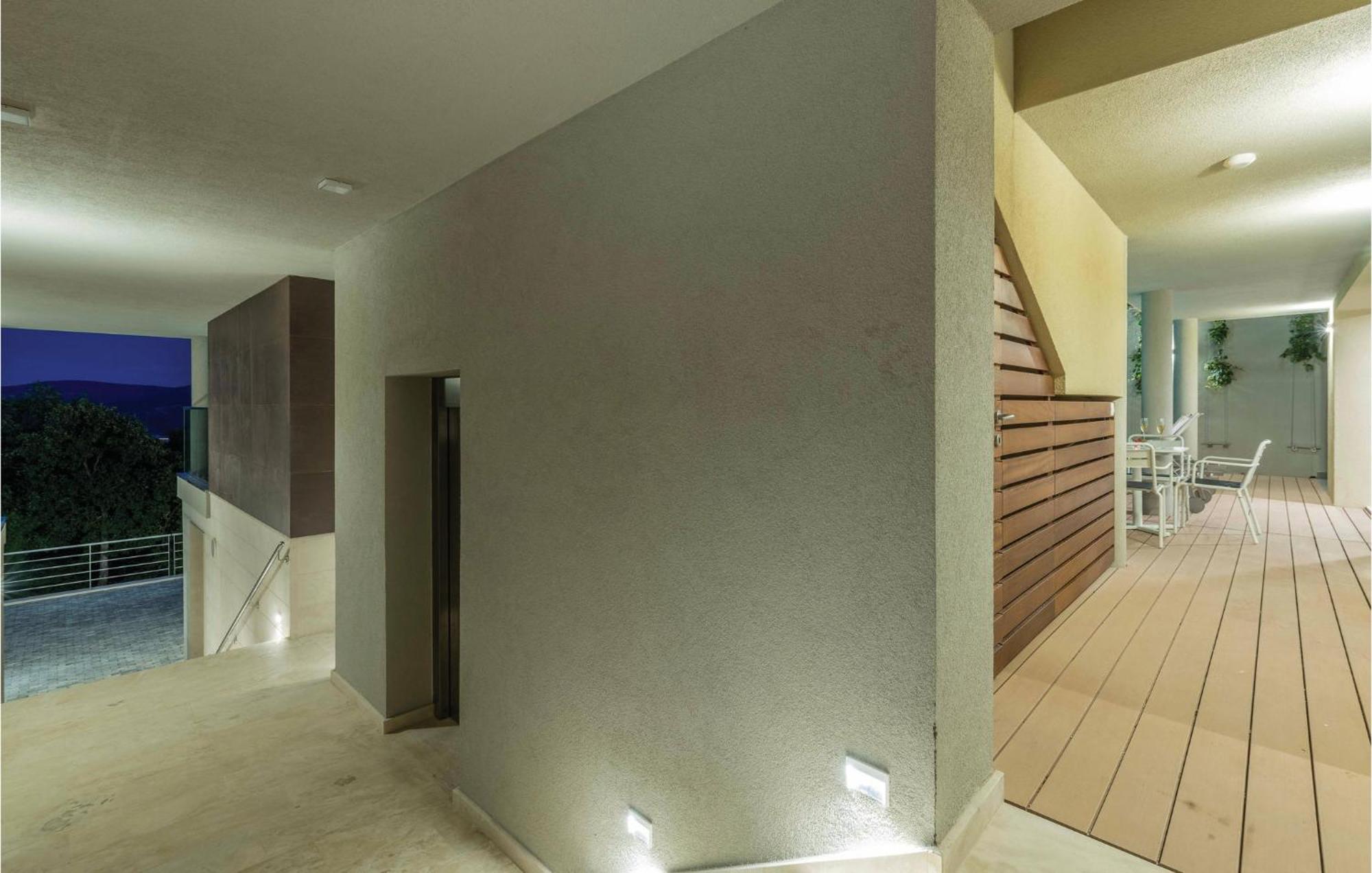 Nice Apartment In Plomin With Jacuzzi Exterior photo