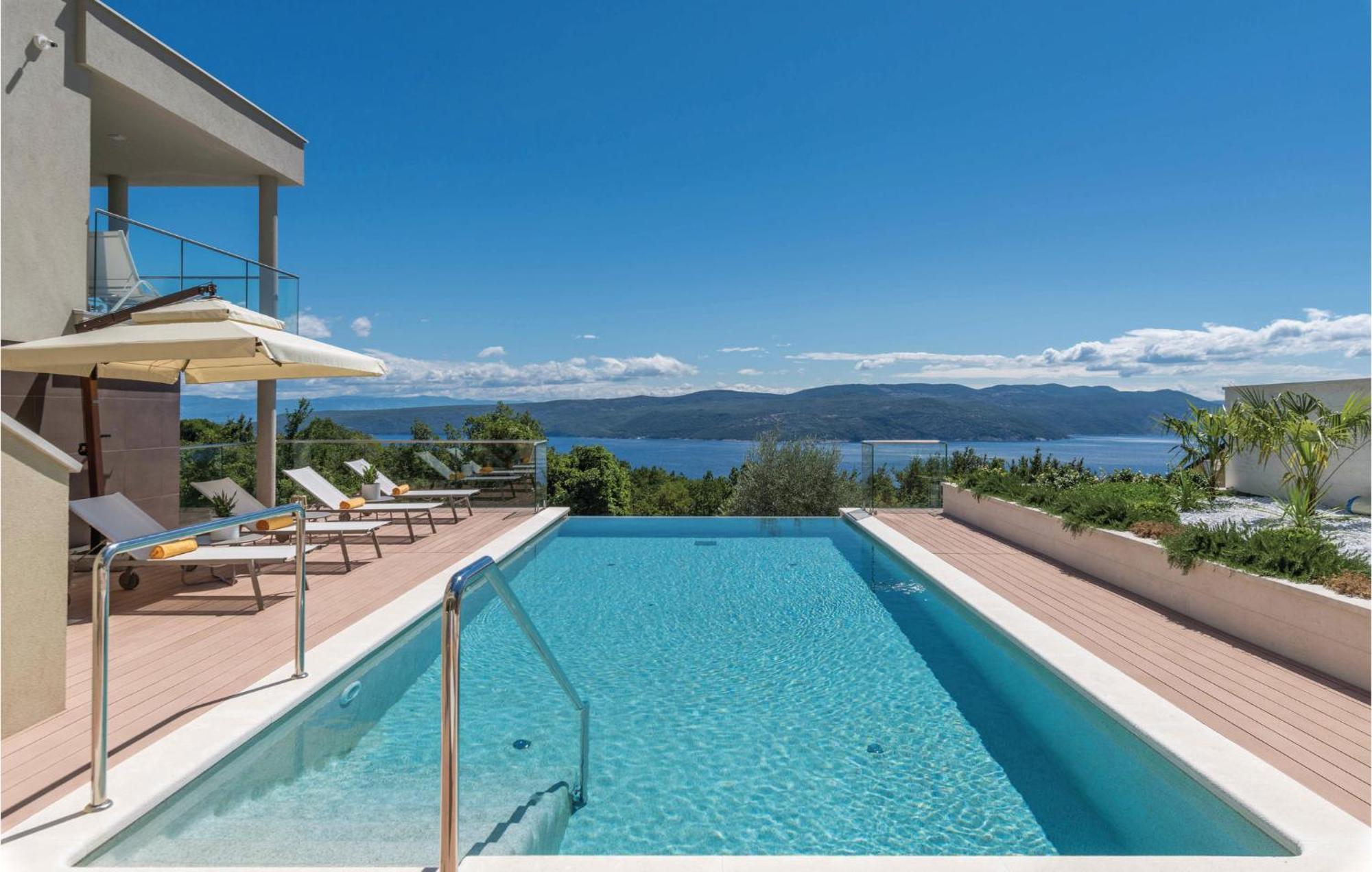 Nice Apartment In Plomin With Jacuzzi Exterior photo