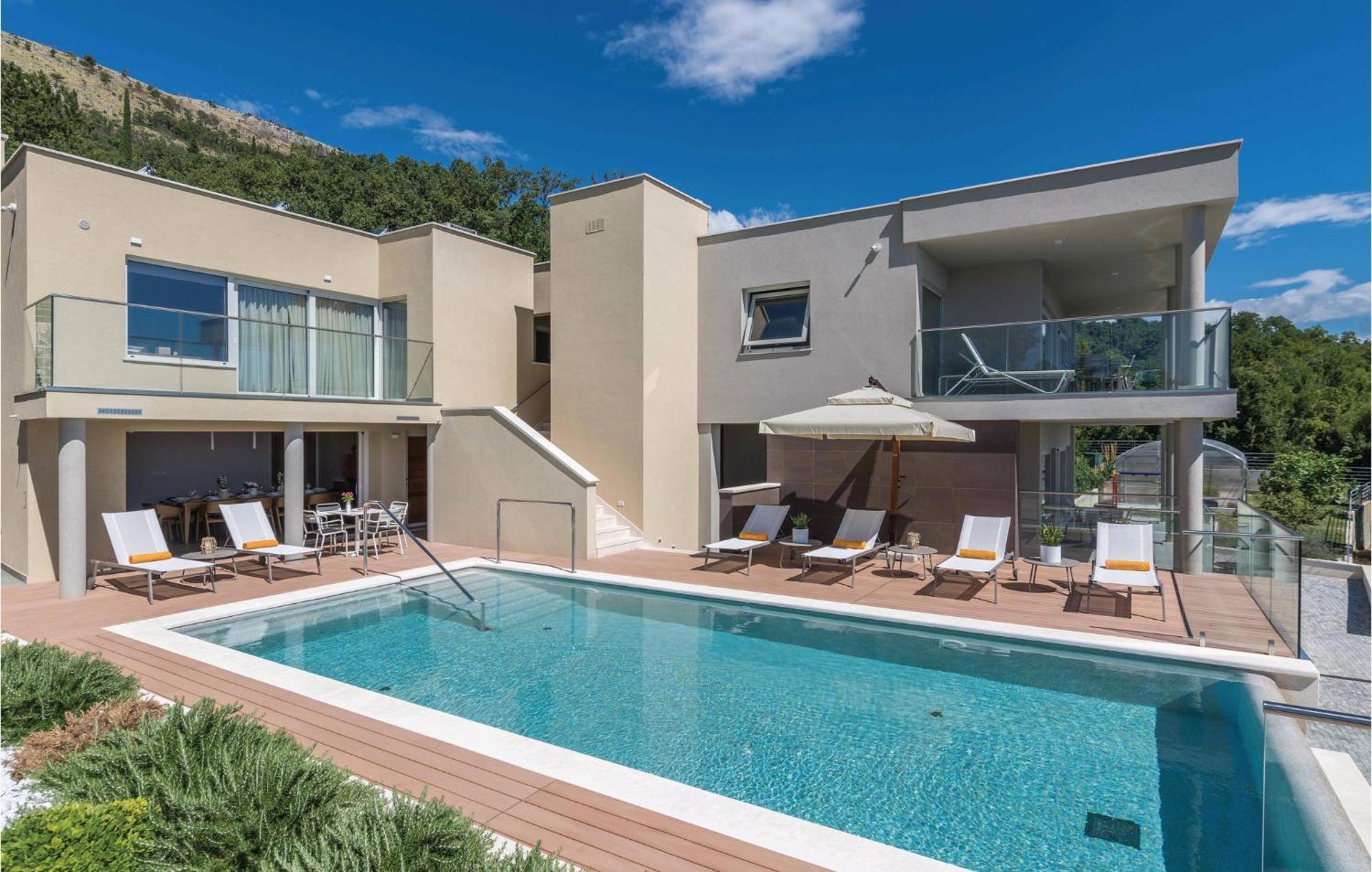 Nice Apartment In Plomin With Jacuzzi Exterior photo
